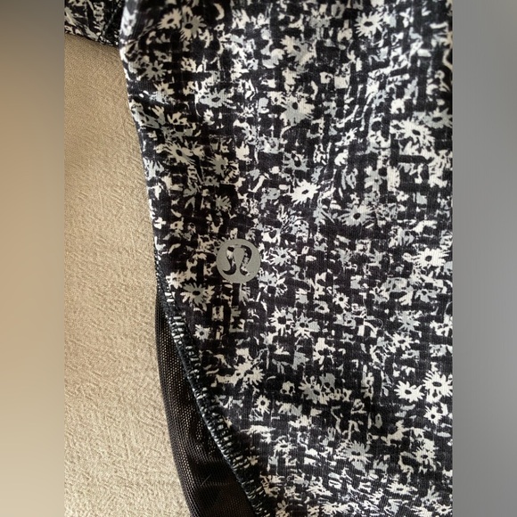 Lululemon black and white leggings White size 6 - Picture 7 of 7